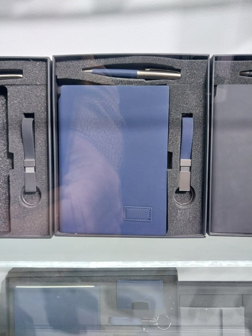 طقم هدايا متنوع